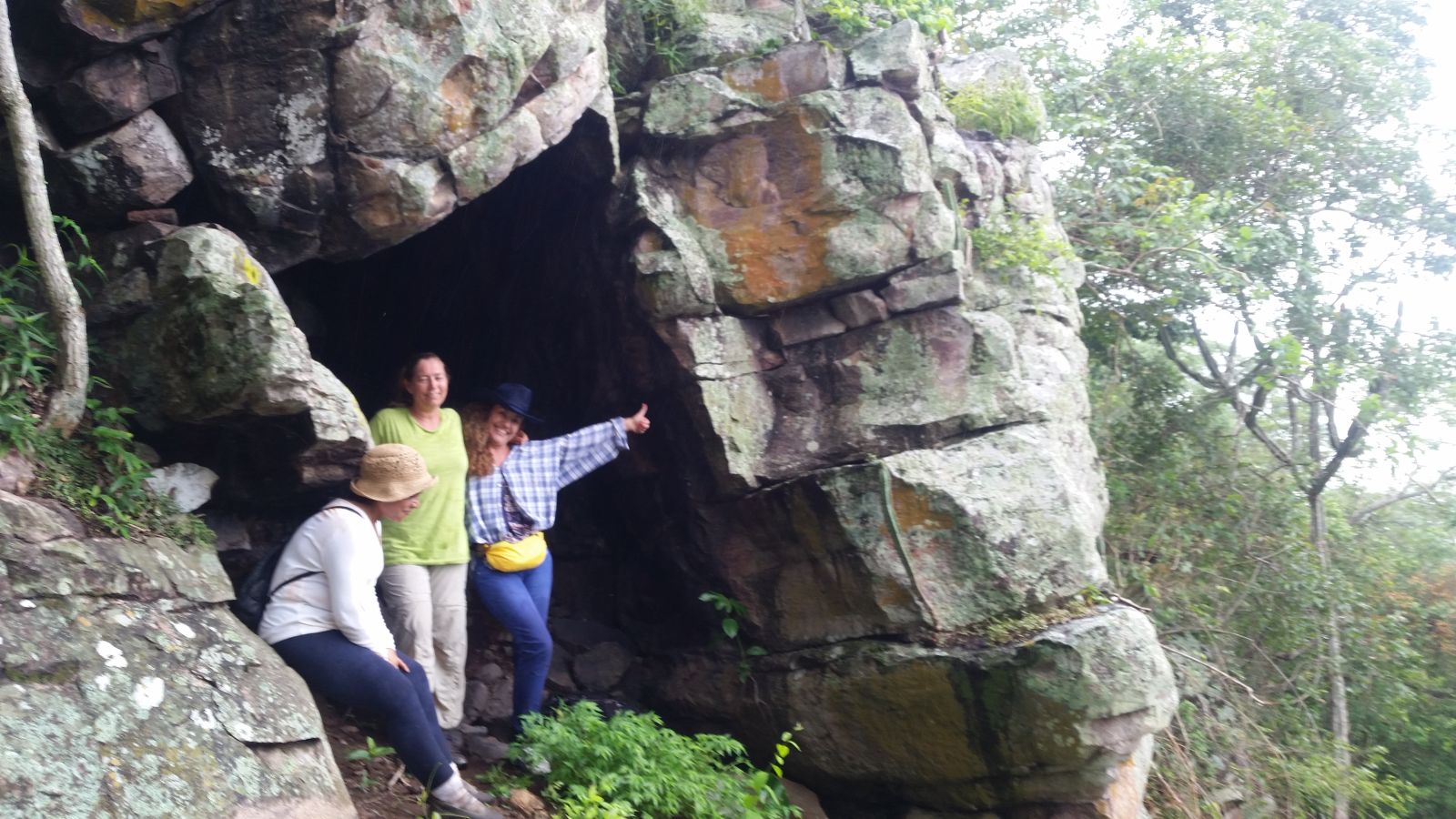the-jaguar-cave-and-the-surrounding